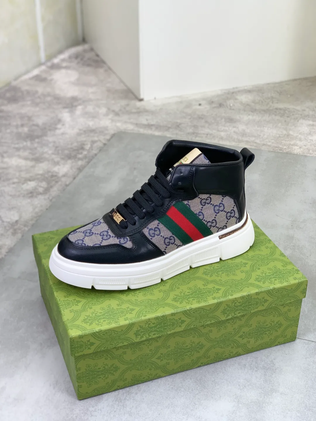 Men's shoes💰P420 💰[New Style] (GUCCI) The latest model from the official website🎁🎁Casual and fashionable men's shoes👟, hot style💥The style is simple and elegant, exclusive for trendy men. The unique double G element of the latest brand from the official website👑Gucci Original decoration, fashionable and generous, the fabric is original frosted calfskin✅Fully imported first-layer pigskin lining, the official website specifies wear-resistant, lightweight original rubber casual outsole, the classic model is taken in real life🎬38-44 2️⃣ colors available